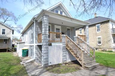 Main picture of 833 N Broadway St