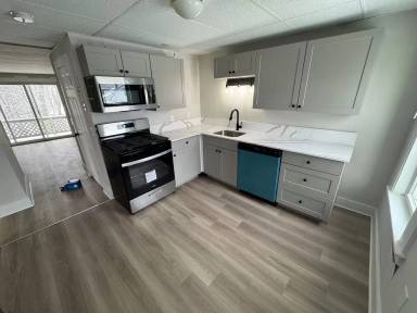 Main picture of 96 Main St