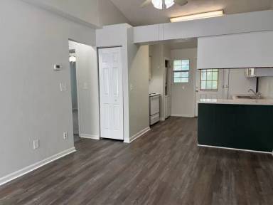 Main picture of 2349 Horne Ave
