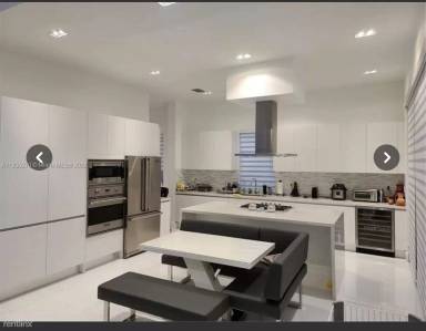 Main picture of 7512 NW 103rd Ct