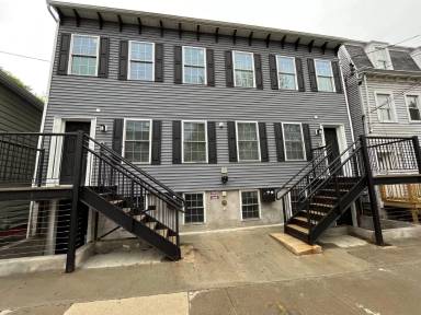 Main picture of 64 Catharine St
