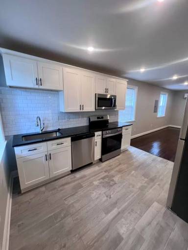 Main picture of 1920 Lakeview Ave