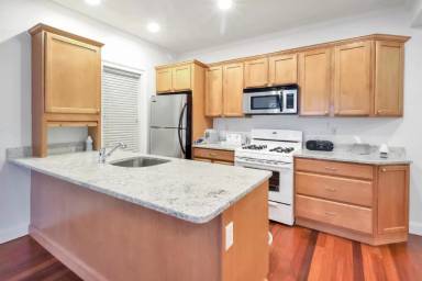 Main picture of 18 Bristol St