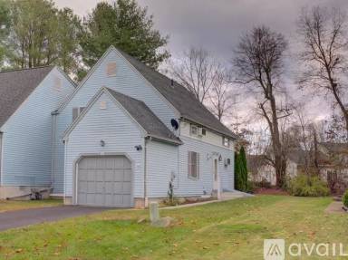 Main picture of 26 Bridle Path Ln