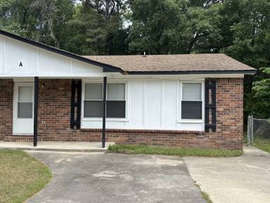 Main picture of 807 Sandpiper Dr