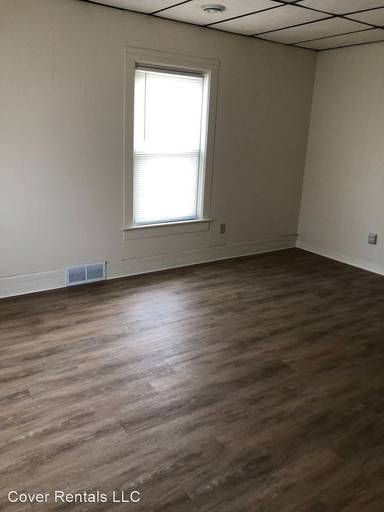 Main picture of 928 Smith St