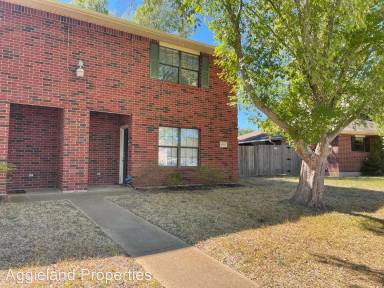 Main picture of 1904 Holleman Dr W