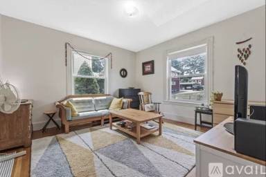Main picture of 63 Lawrence St
