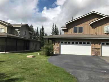Main picture of 736 Spruce Ct