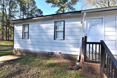 Main picture of 1605 Charter Dr
