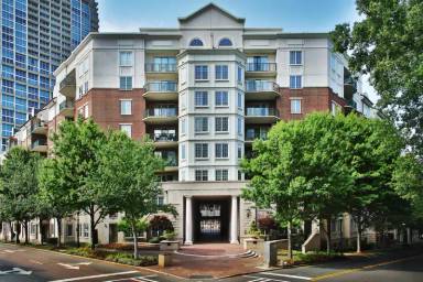 Main picture of Fifth & Poplar Condos