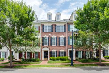 Main picture of 1004 Hyde Ln