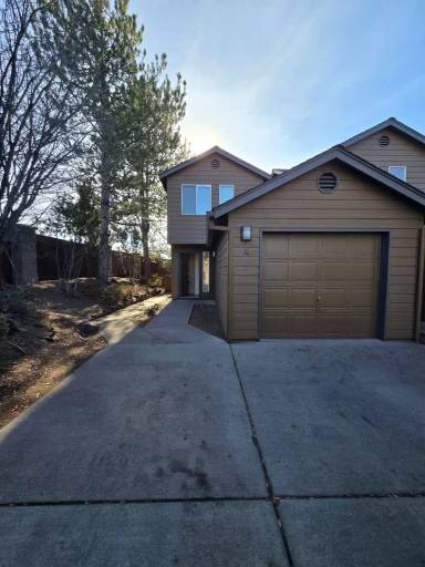 Main picture of 2811 NE Mesa Ct