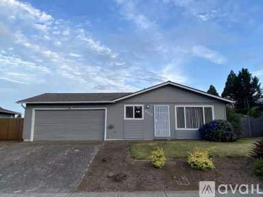 Main picture of 940 Genie St SE