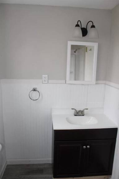 Main picture of 5621 Kenton Ave