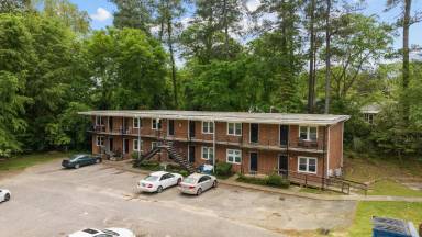 Main picture of 210 Colonial Dr