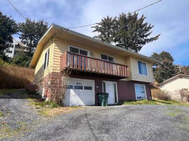 Main picture of 821 Tagura St
