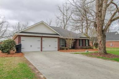 Main picture of 18 Grove Cir