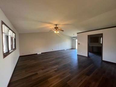 Main picture of 900 Diane Ct