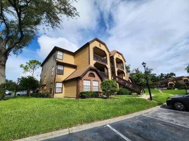 Main picture of 300 Lakepointe Dr