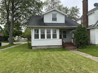 Main picture of 1703 1/2 W Saginaw St