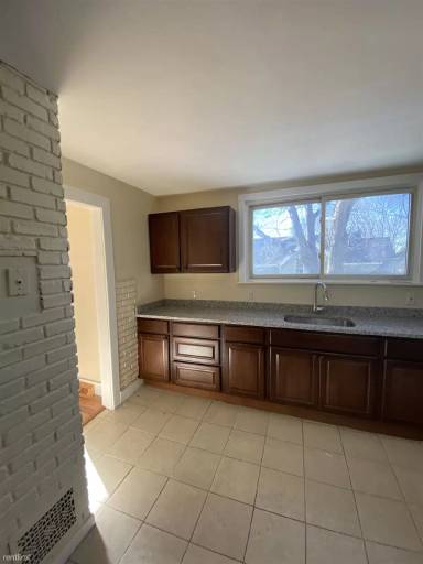 Main picture of 95 Bay View Ave