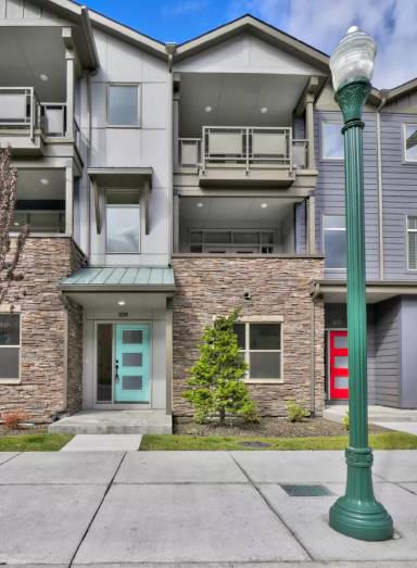Main picture of 549 E Trackstand Ln