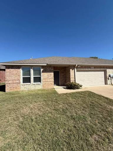 Main picture of 1208 Country Club Rd