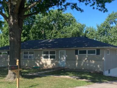 Main picture of 1220 N 64th St