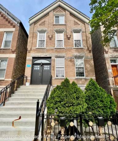 Main picture of 1825 N Hermitage Ave