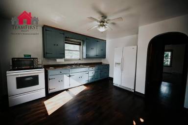Main picture of 1085 Langlade Ave