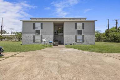 Main picture of 2815 Cypress Bend Cir