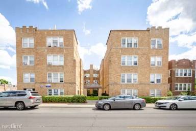 Main picture of 5427 W Montrose Ave