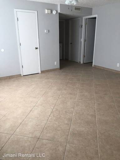 Main picture of 302 E New Hope Rd