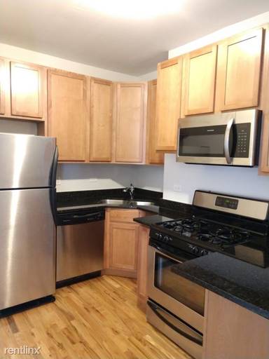 Main picture of 1200 W Pratt Blvd