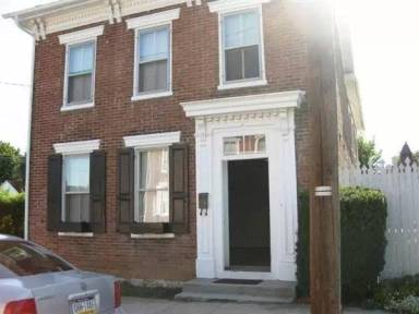 Main picture of 228 S High St