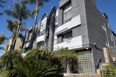 Main picture of 11315 Moorpark St