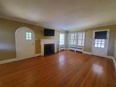 Main picture of 915 Norwood St