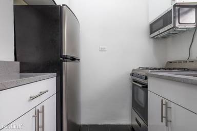 Main picture of 315 W 21st St