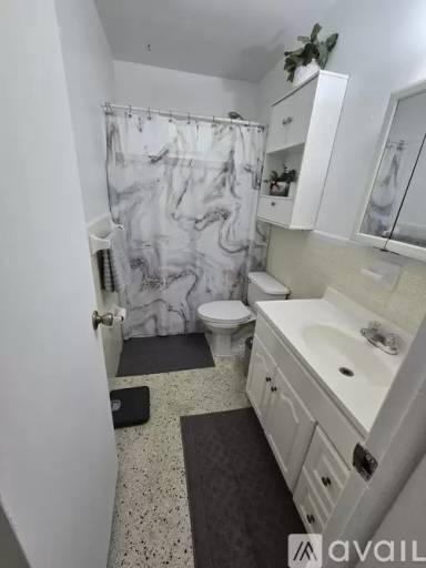 Main picture of 472 E 15th St