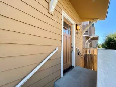 Main picture of 160 Valley Oak Dr