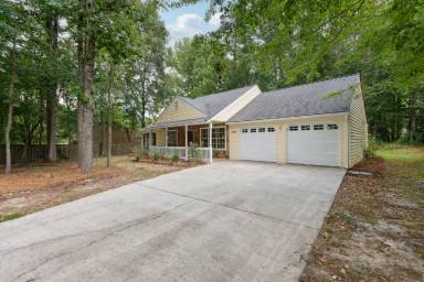 Main picture of 5561 Quarters Way