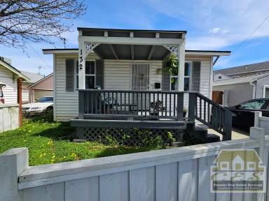 Main picture of 132 12th St