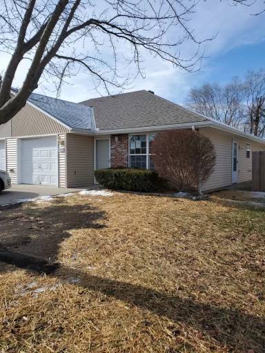 Main picture of 500 SE Oak Ridge Dr