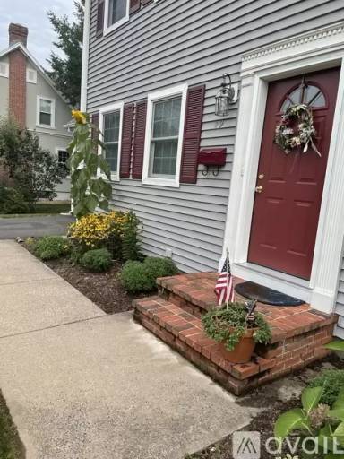 Main picture of 49 Maple St