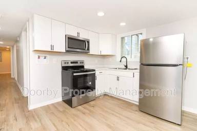 Main picture of 1714 Portland St