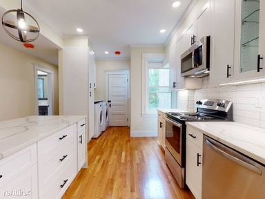 Main picture of 1561 Beacon St