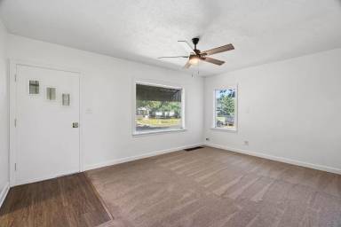 Main picture of 5504 N Post St