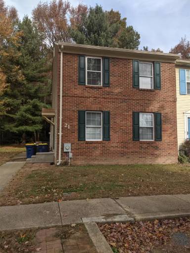 Main picture of 27 Lamplighter Ln