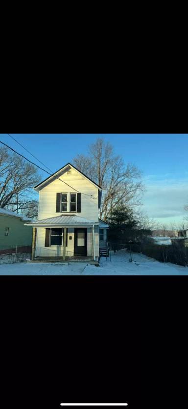 Main picture of 353 Oak St